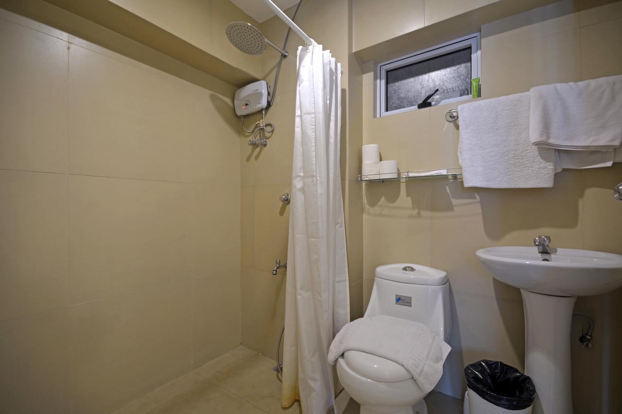 Victoria Soho Suites Manila Bagian luar foto